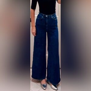 BDG Urban Outfitters A-Wide Leg Jeans. Medium Wash. Size 28